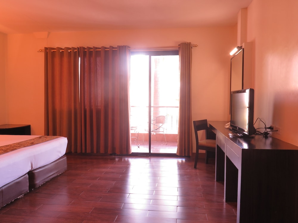 The Ritz Hotel At Garden Oases 15/33