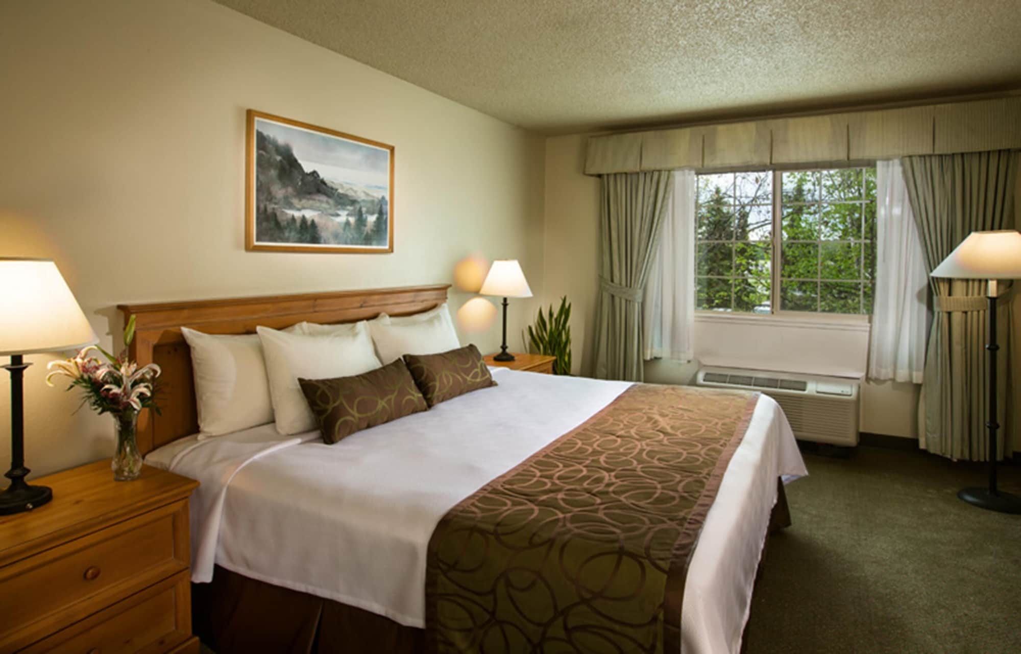 GRAND, COAST, PREMIUM, SUITE, KING BED, KITCHEN