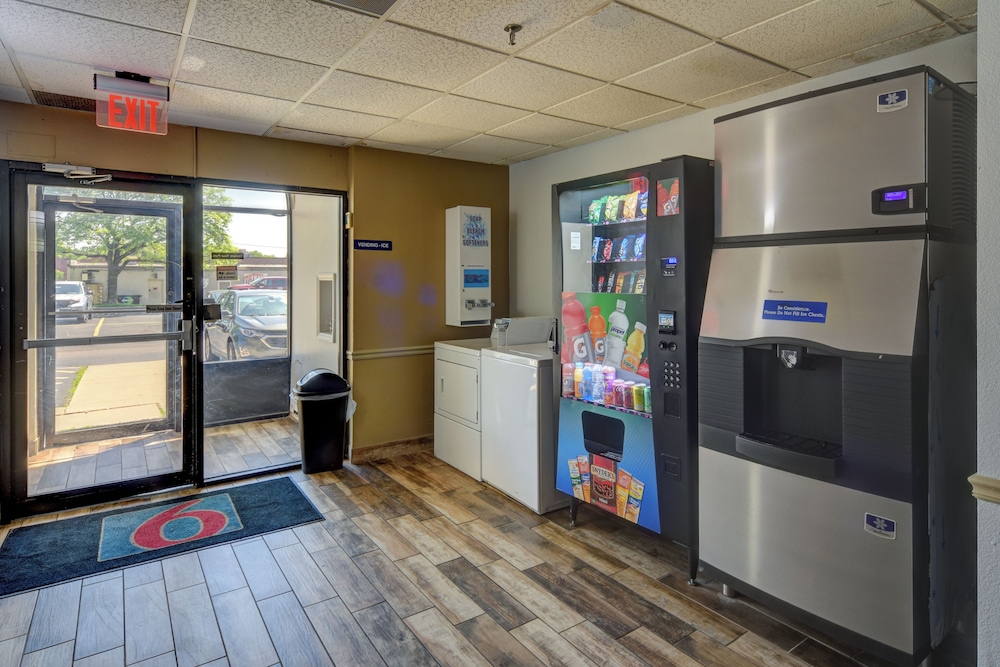 Motel6 Libertyville, IL 6/50