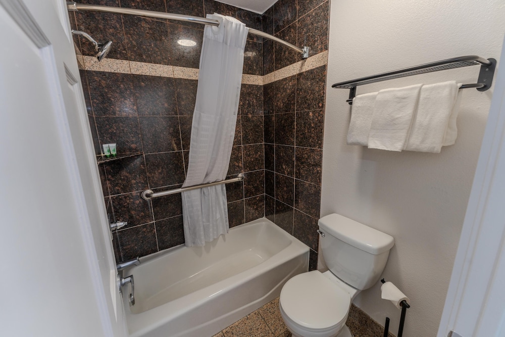 Monterey Surf Inn 40/40
