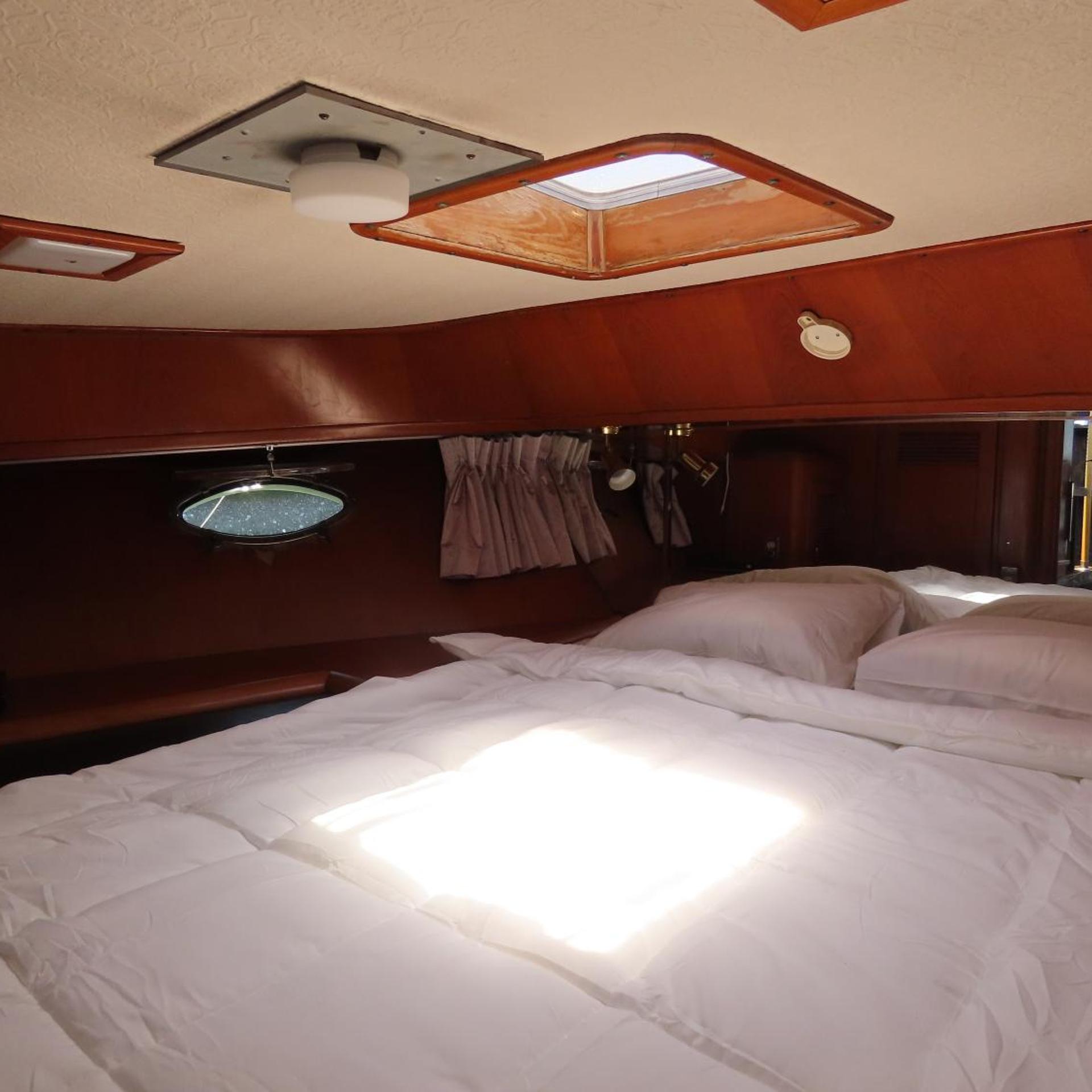 Cruiser, Guest Room, Shared Bathroom