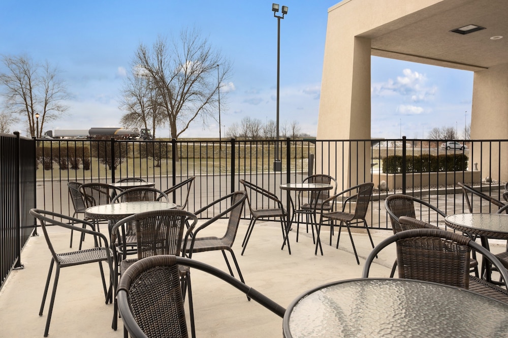 Baymont By Wyndham Springfield 5/27