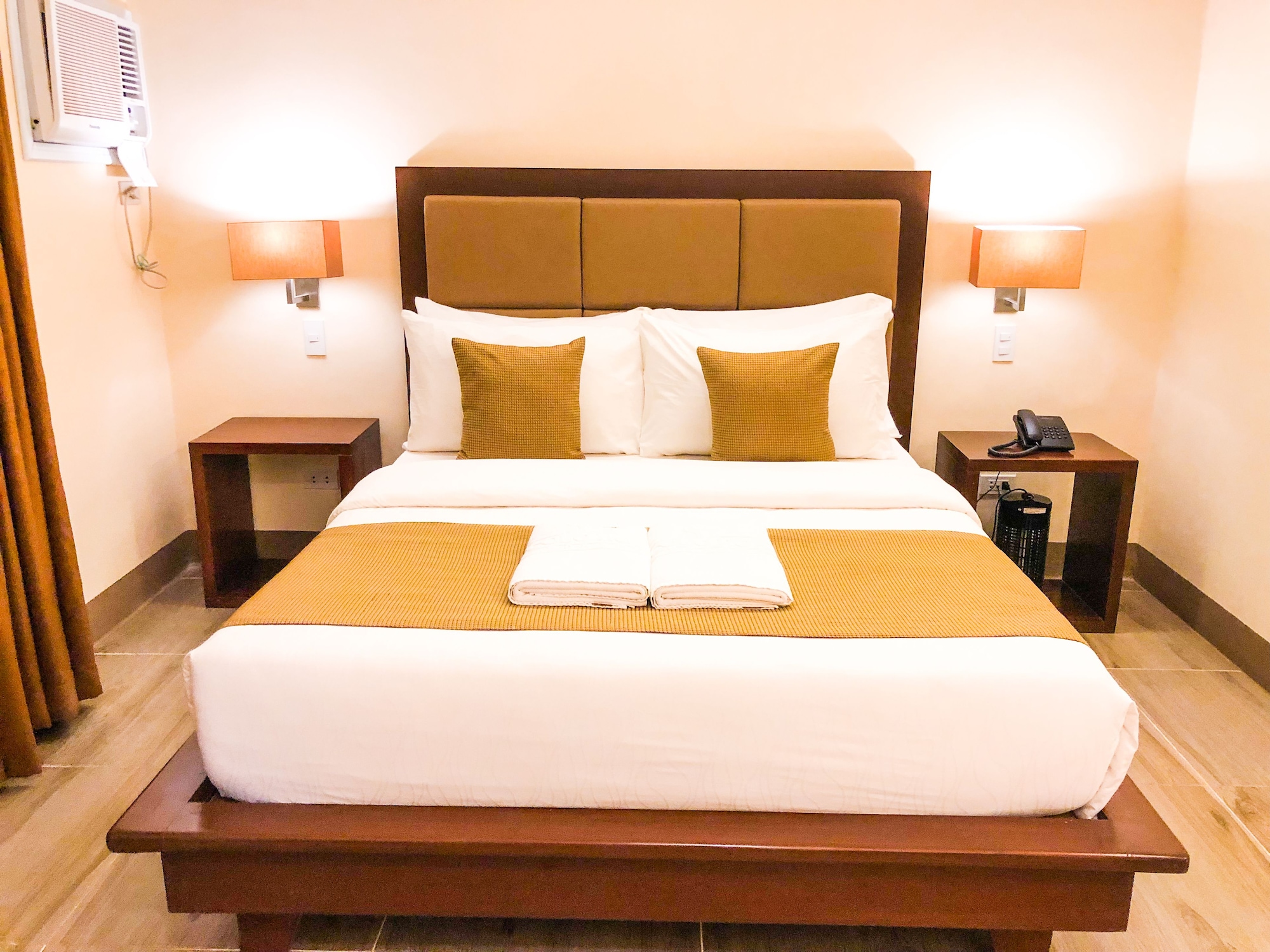 SUPERIOR, QUEEN BED
