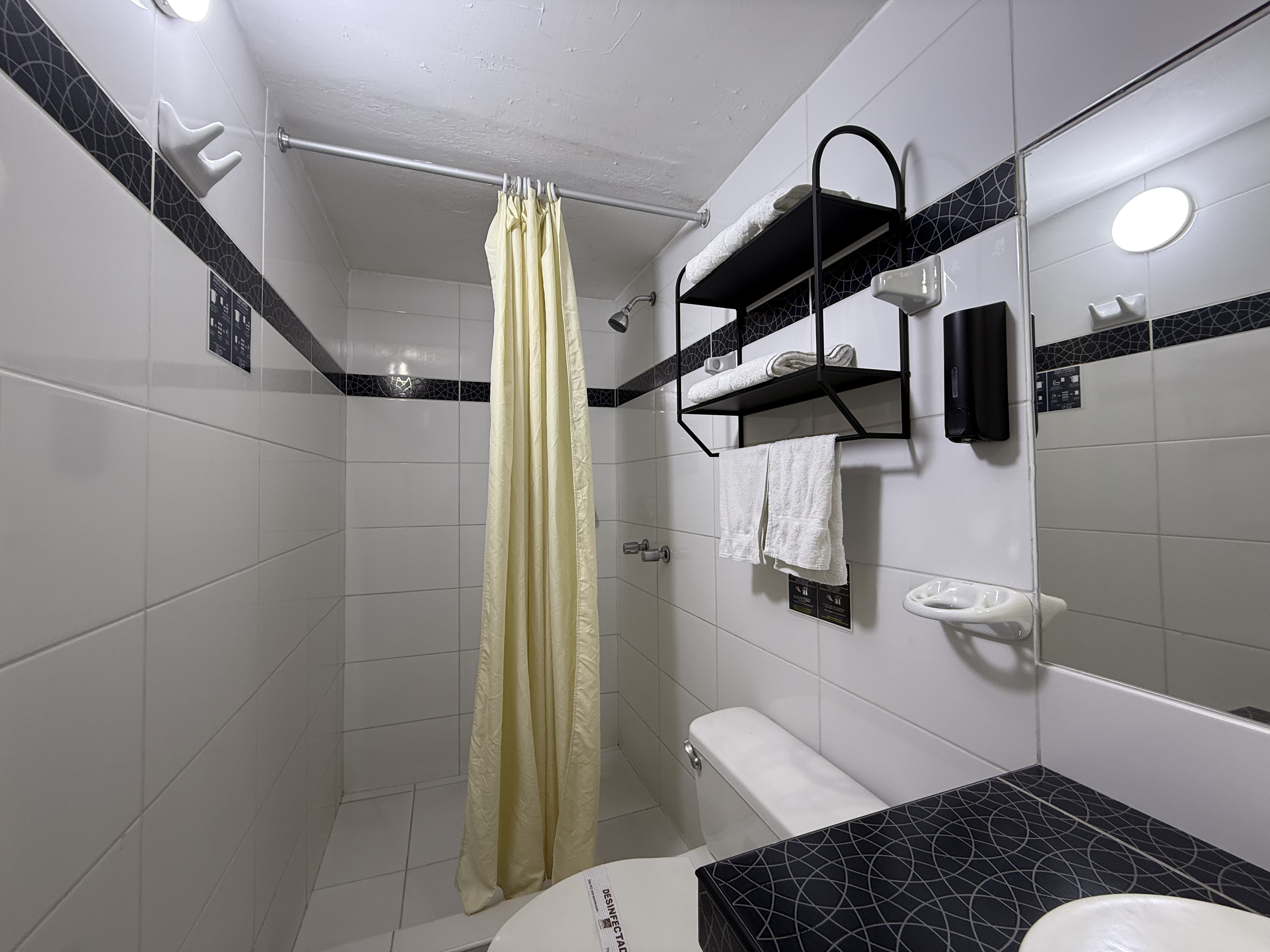 AWKIS DREAM HOTEL 40/44