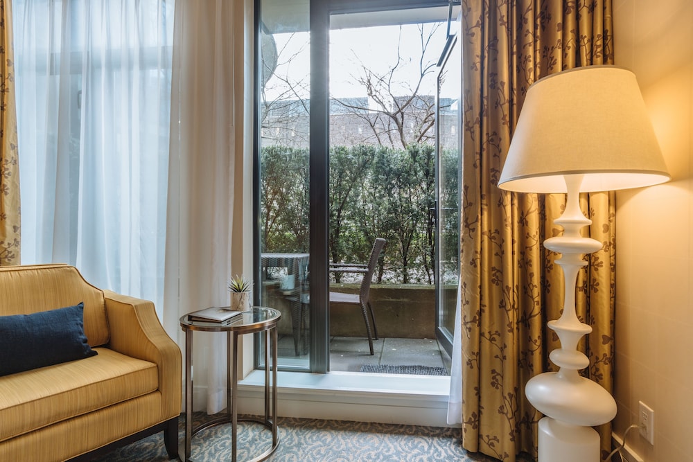 L'Hermitage Hotel 25/70