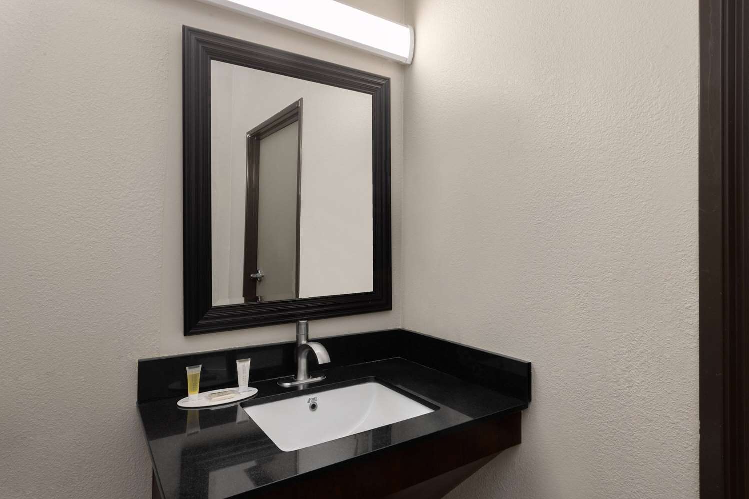Days Inn & Suites by Wyndham Tucson/Marana 37/39