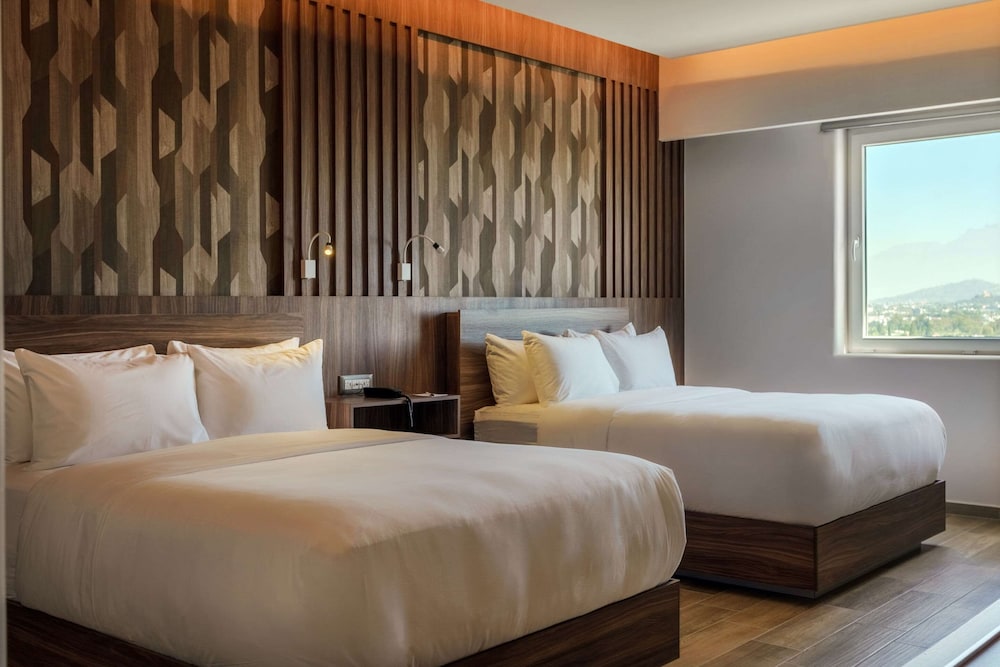 STANDARD, 2 QUEEN BEDS