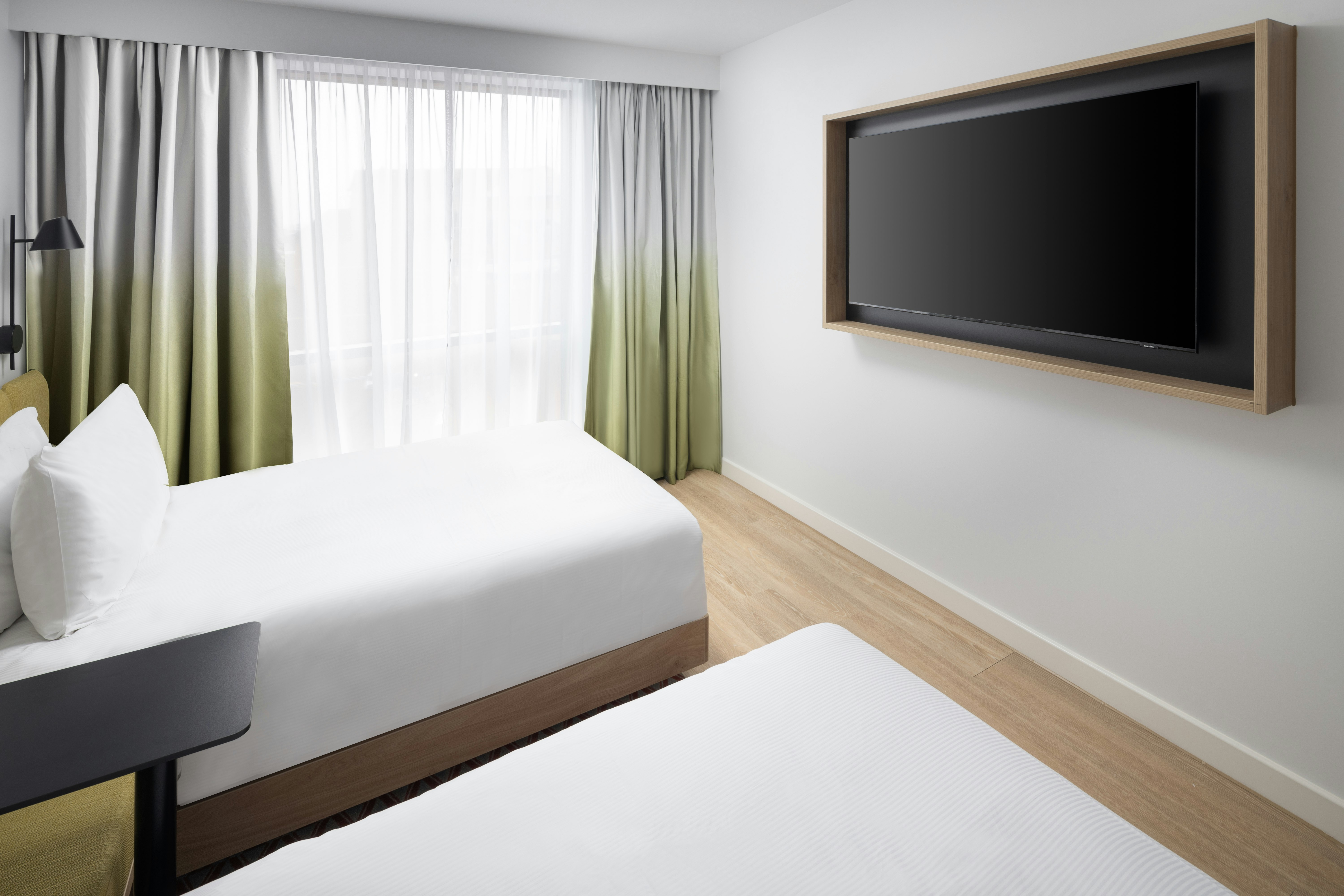 Room, Twin Beds, Hampton by Hilton Rochdale 4/7