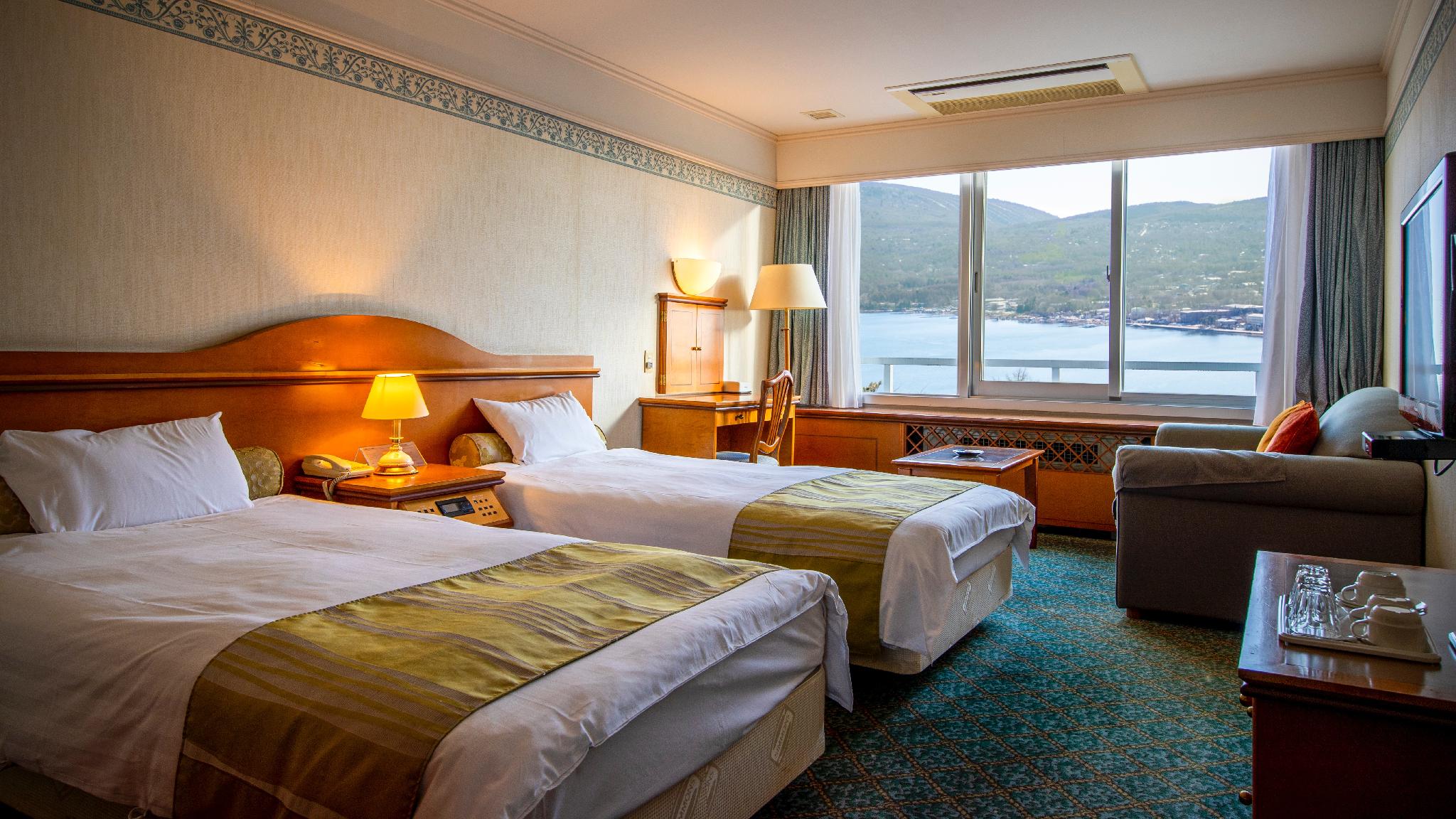 Standard, Twin Beds, Mountain View
