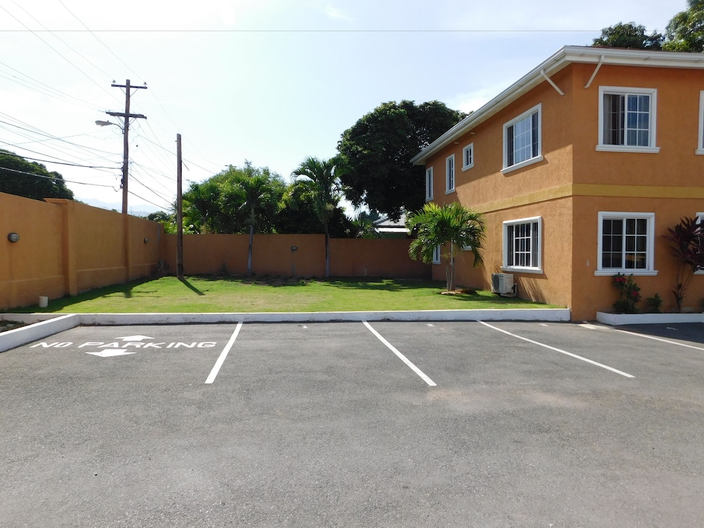 El Gabriel Apartments 21/26
