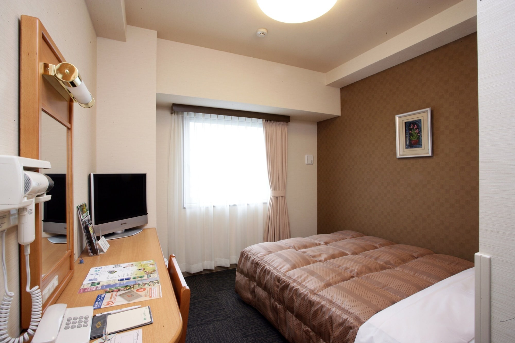 ROOM, SINGLE, SMOKING