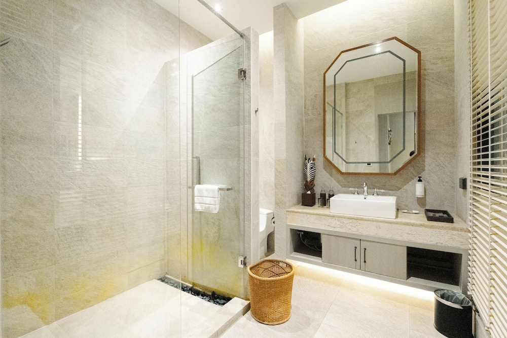 غرفة بسرير كينج بجاكوزي، The Gems Mining Pool Villas Pattaya 3/3