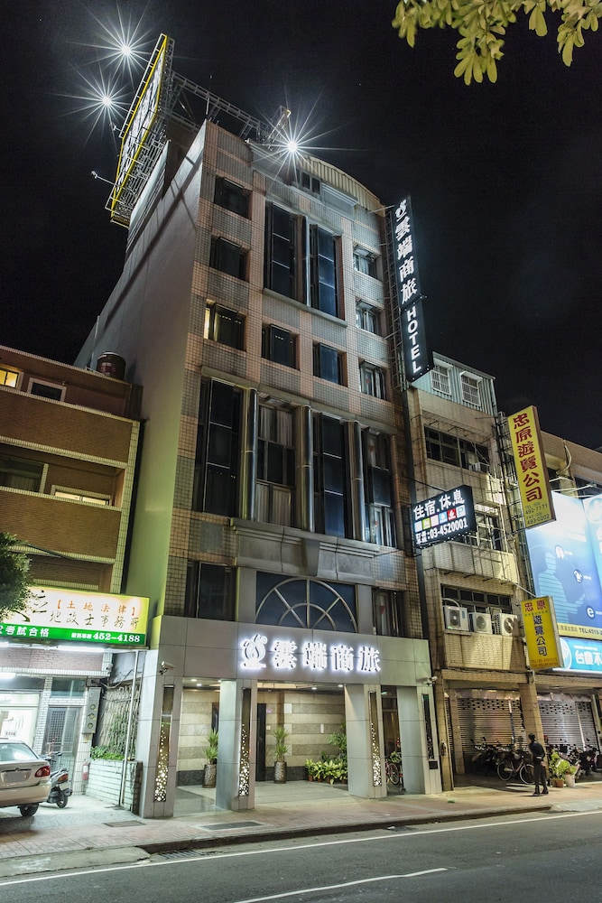 The Cloud Hotel 3/43