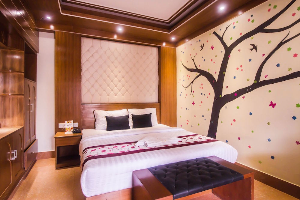 EXECUTIVE, SUITE