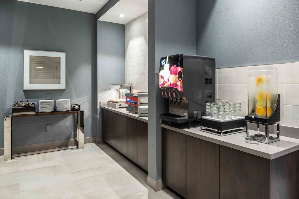 Staybridge Suites Quincy 52/67