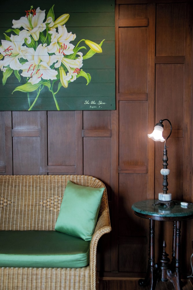 Lamphu Tree House Boutique Hotel 11/70