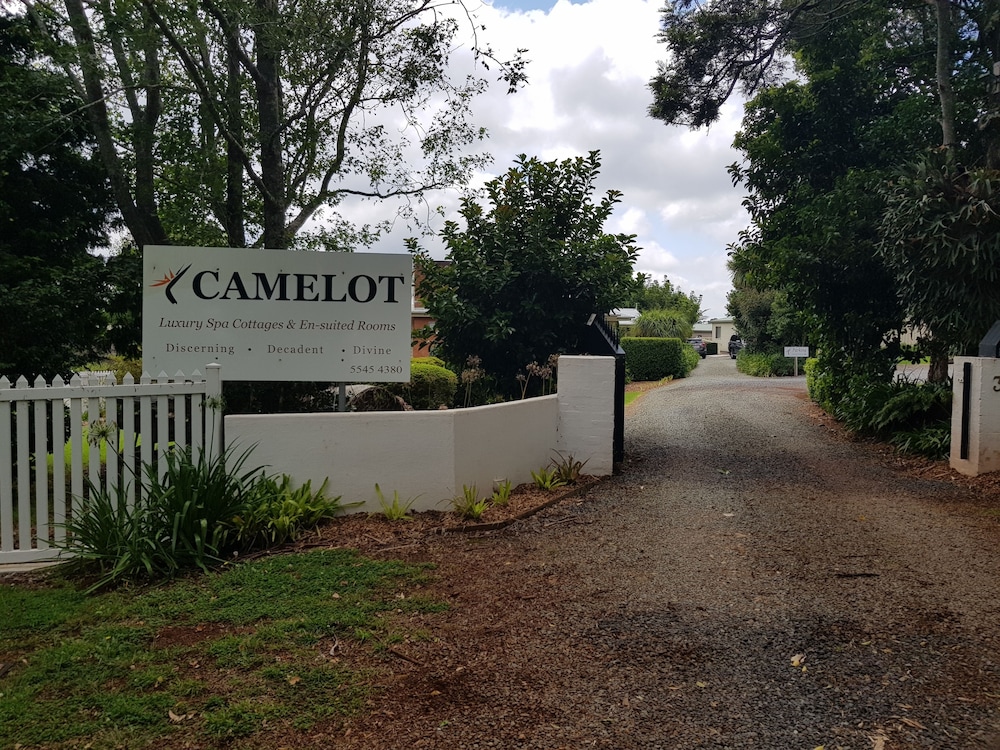 Camelot Boutique Accommodations 50/54