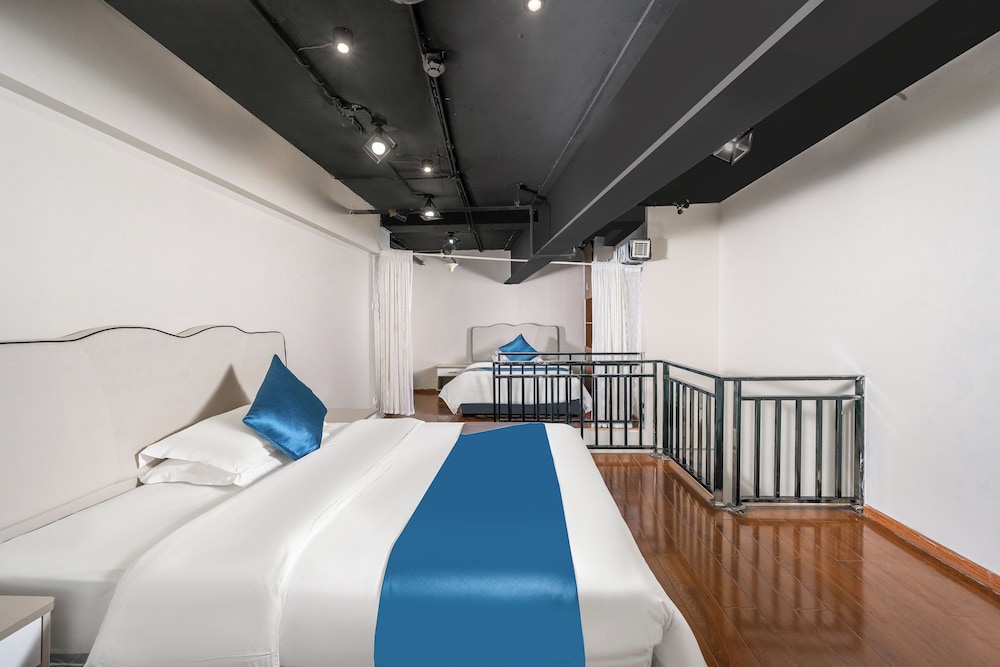 DUPLEX, DELUXE