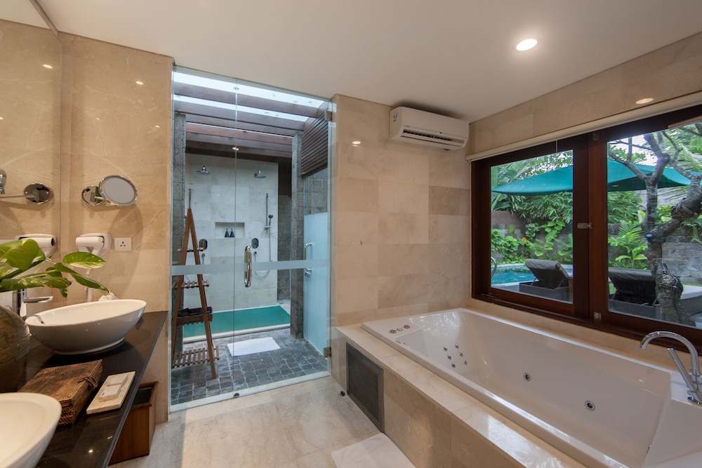Legian Beach Villas 50/50