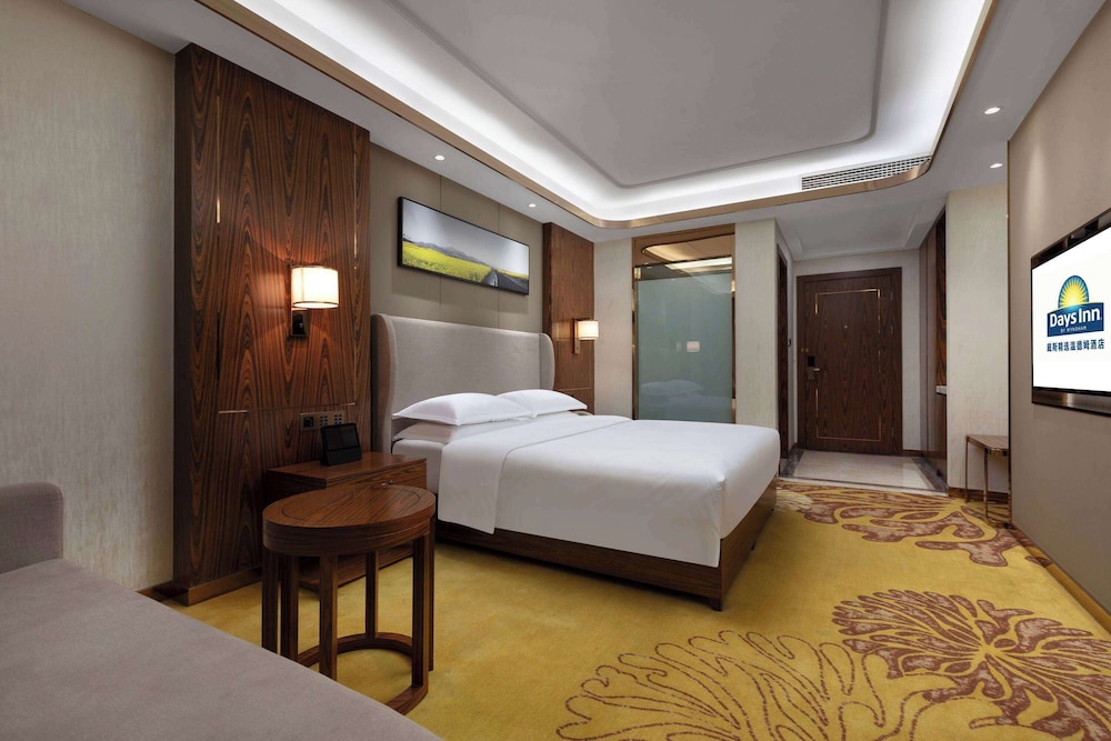 EXECUTIVE, KING BED