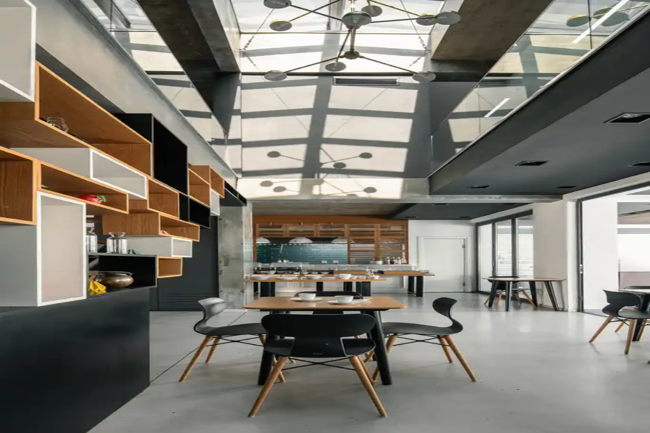 The Oak Hotel 79/101