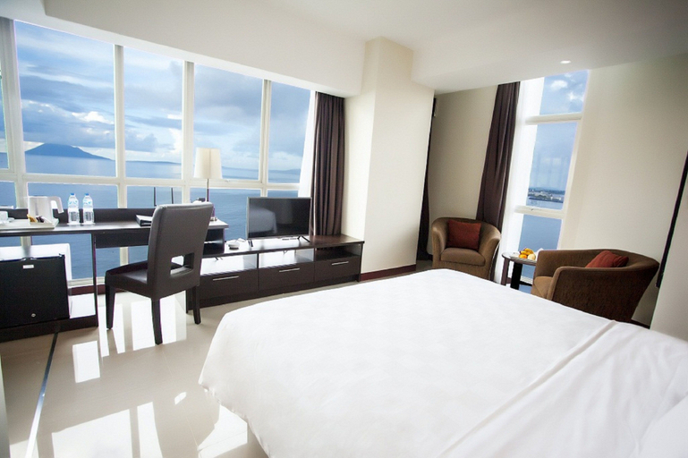 Deluxe, Sea View