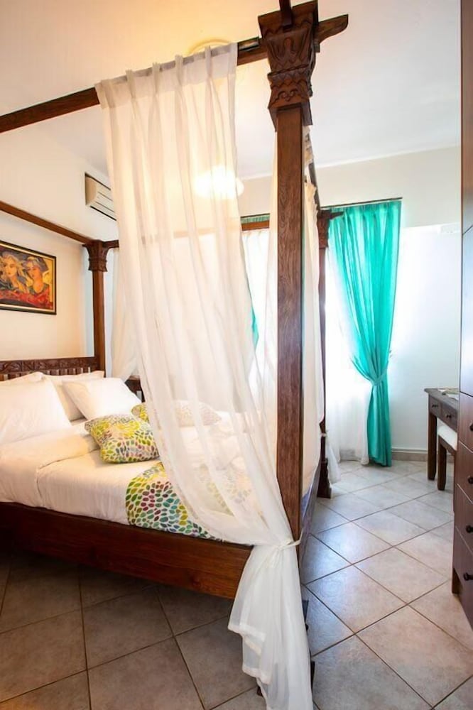 Kastro Hotel 11/50