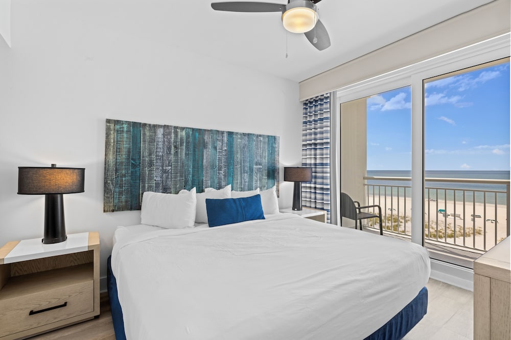 3 Bedrooms, Penthouse, King Bed, 2 Queen Beds, Gulf Front, Sofa