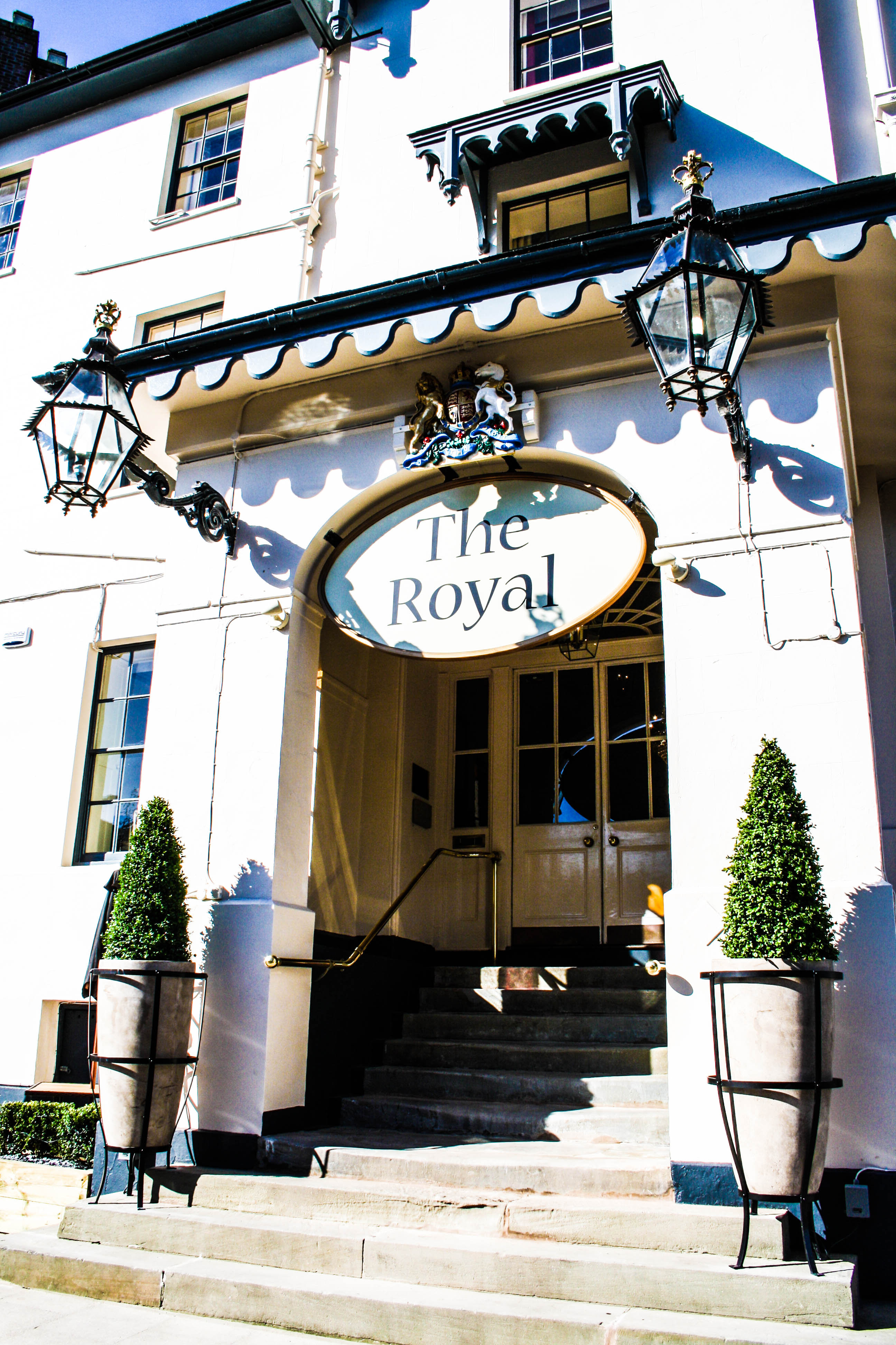 Royal Hotel 4/34