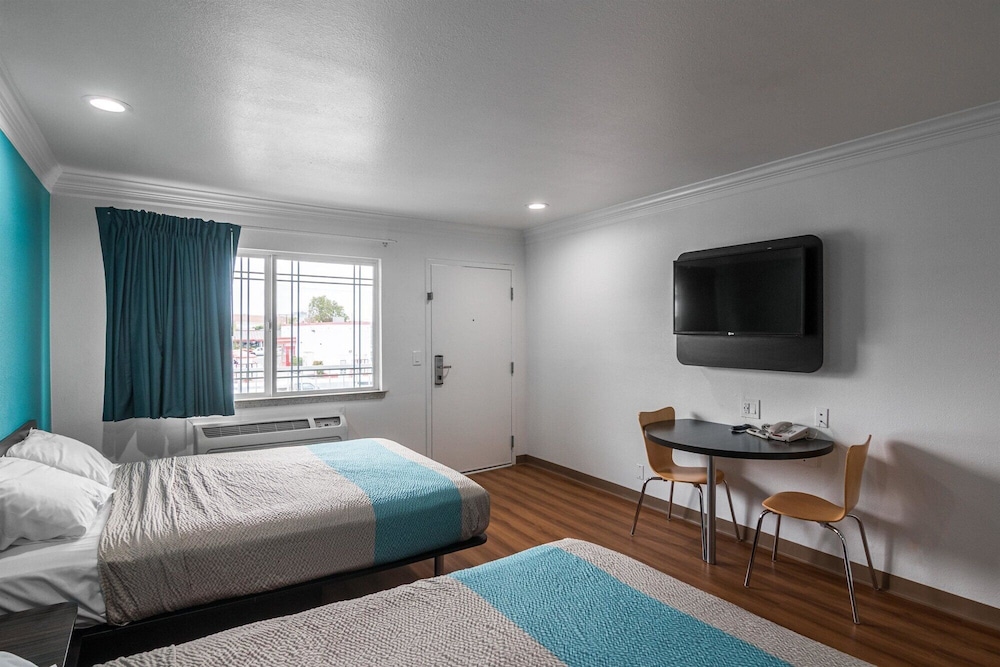 Motel6 Norwalk, CA 16/43