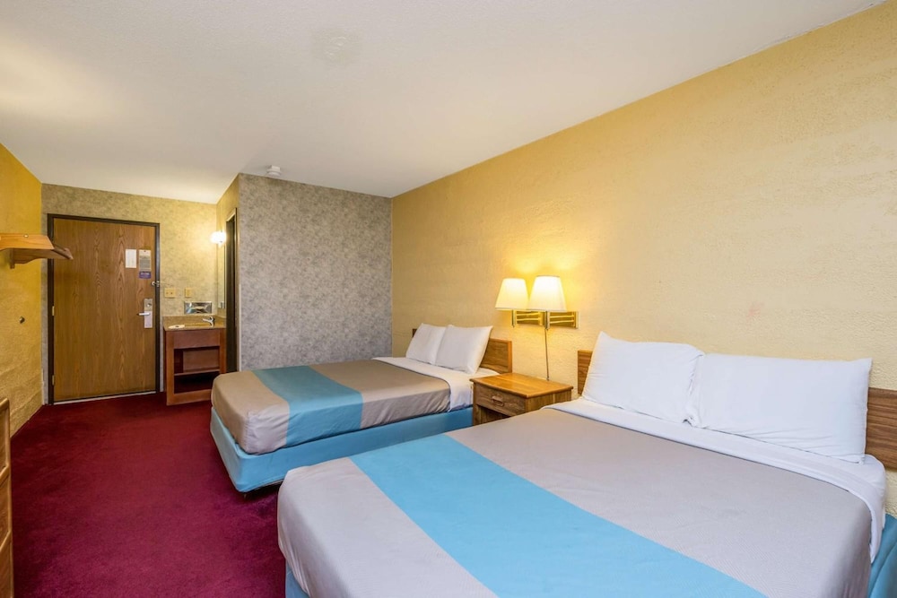 Motel6 Cedar Rapids, IA - Airport 12/57