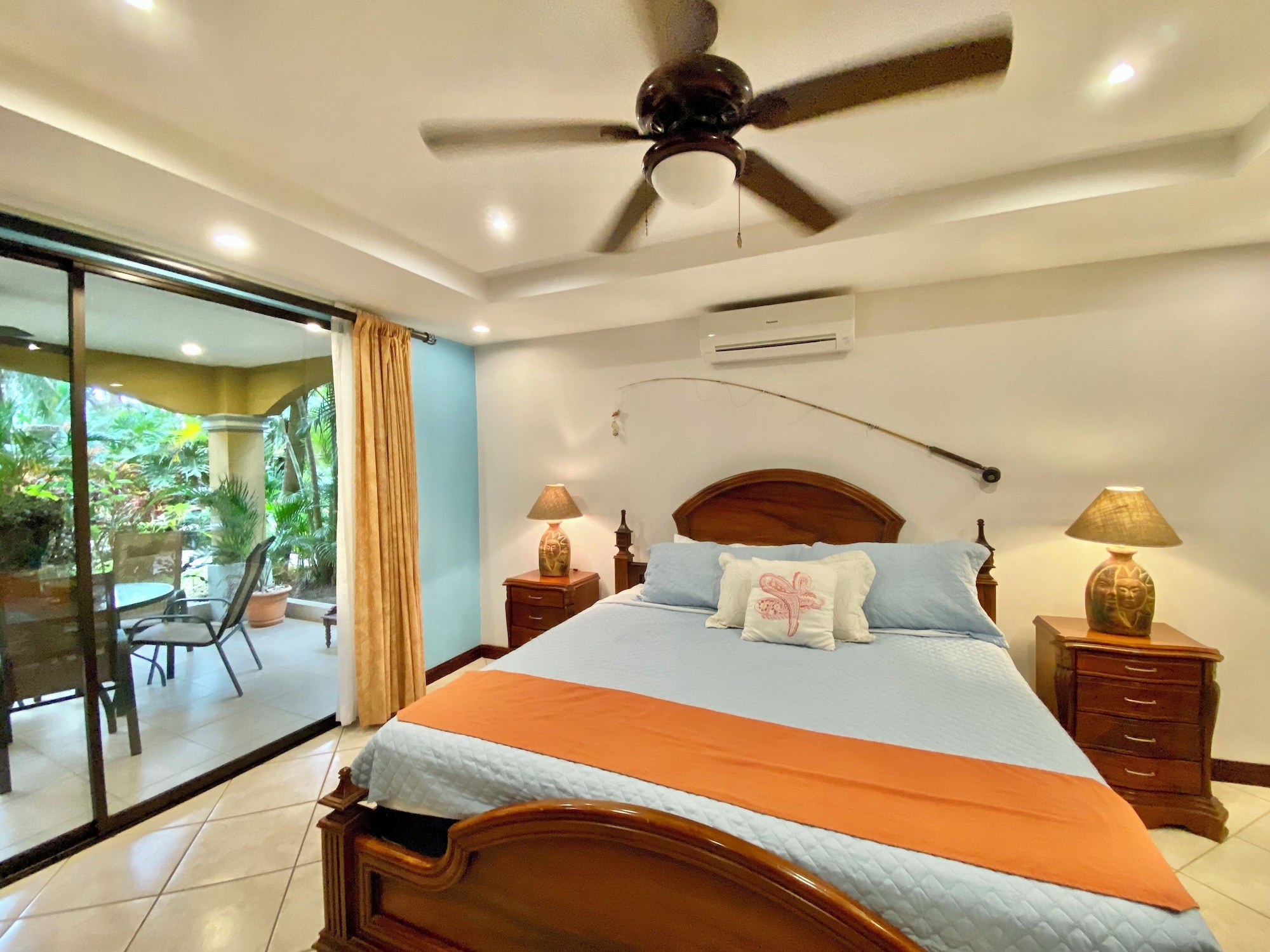 2 BEDROOMS, CONDO, FAMILY, GARDEN AREA