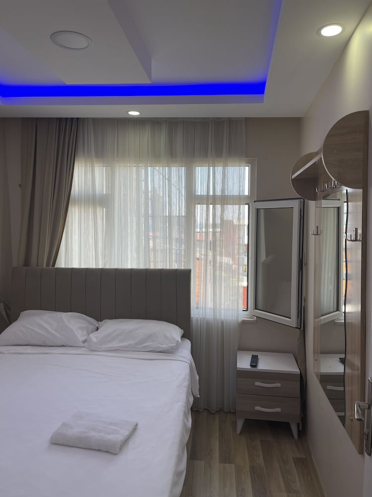 STANDARD, DOUBLE OR TWIN BED