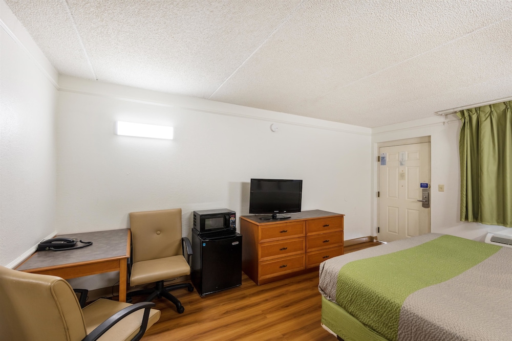 Motel6 Knoxville, TN 33/46