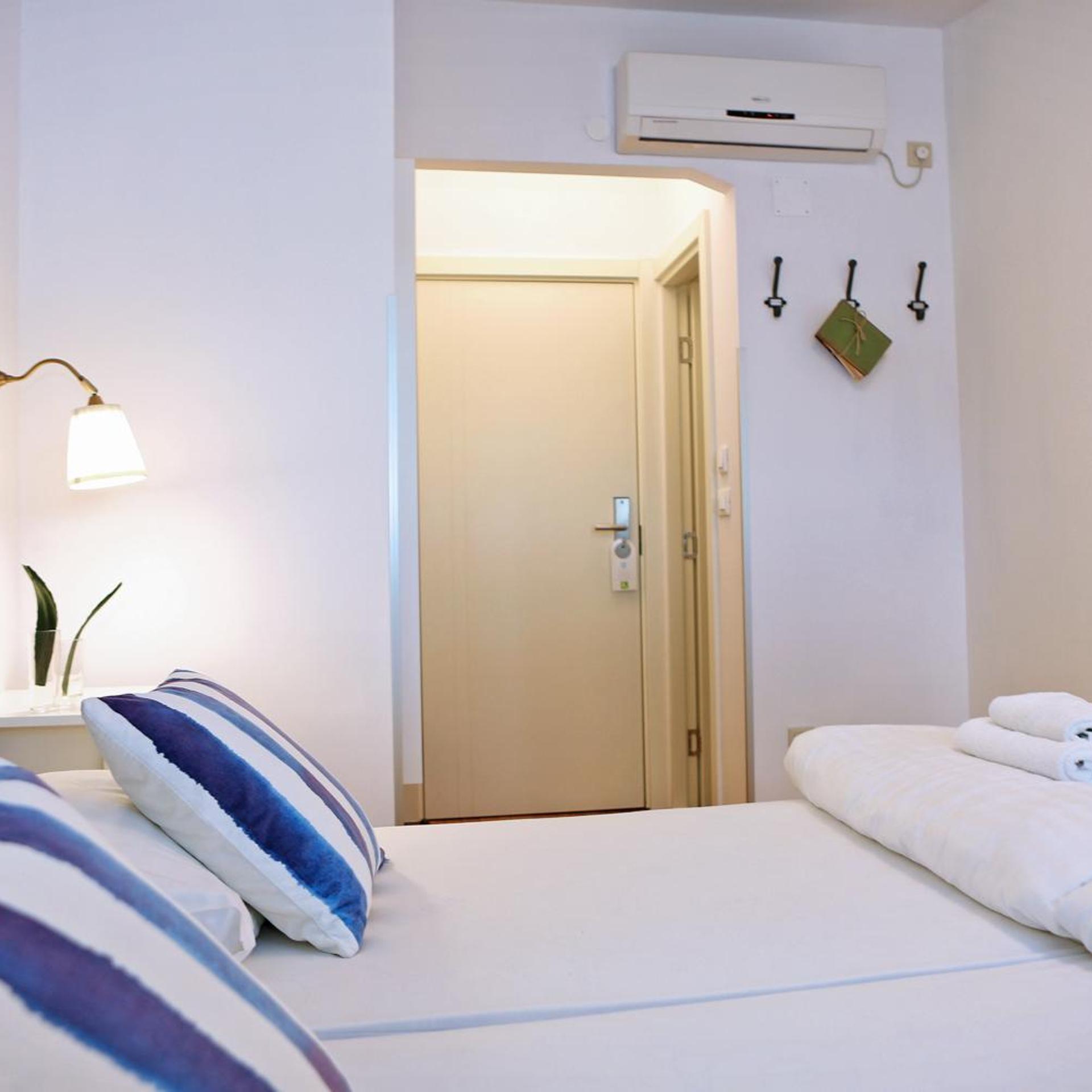 Room, Double or Twin Bed, No Balcony، HOTEL DELFIN 7/10