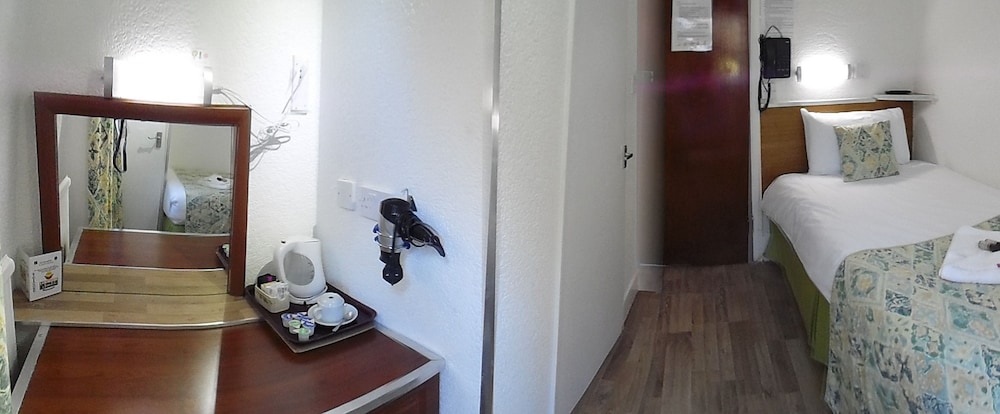 Falcon Hotel 50/50
