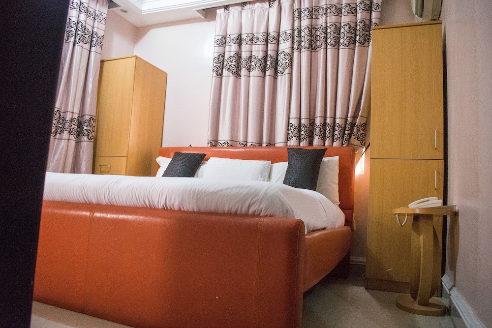 Primal Hotel GRA-Ikeja 23/50