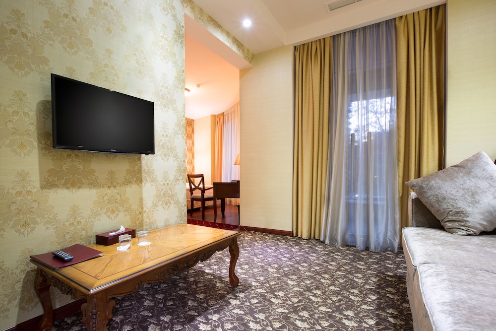 DIAMOND HOUSE HOTEL 30/42