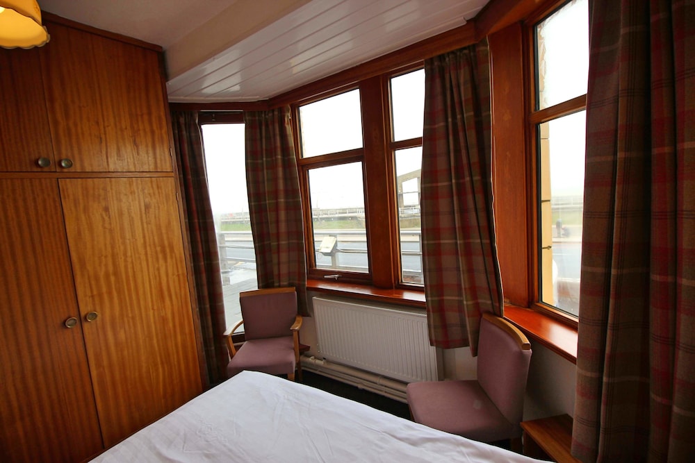 Headlands Hotel 25/50