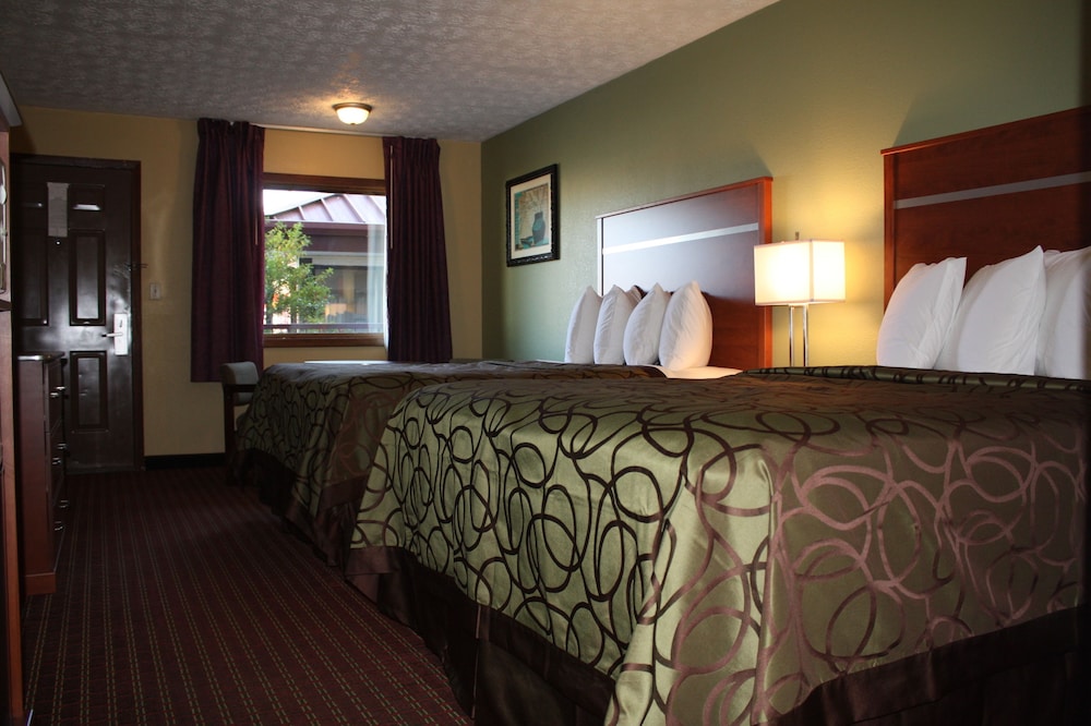 Baymont by Wyndham Pigeon Forge near Island Drive 9/28