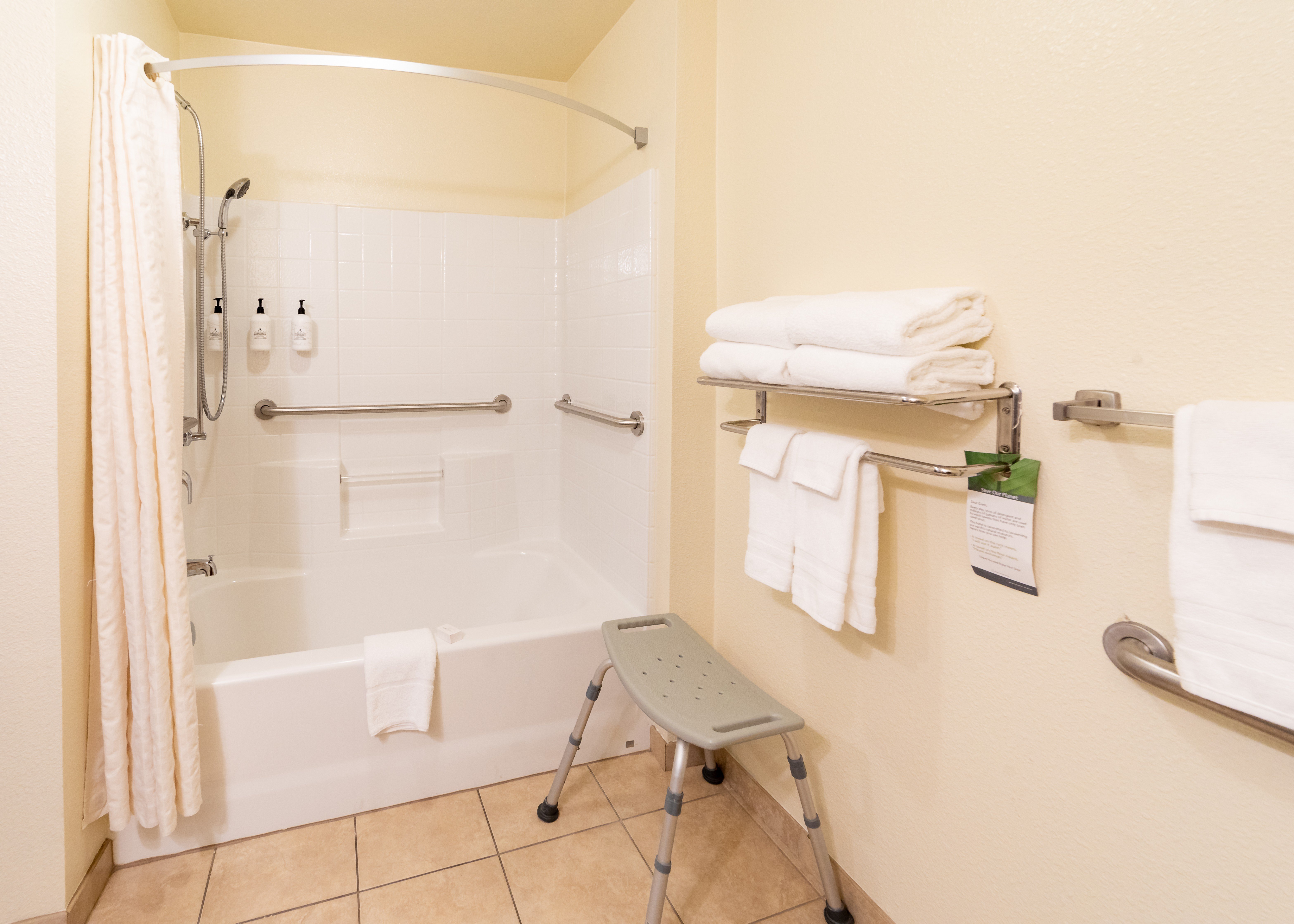 Cobblestone Inn Suites Eaton Co 67/72