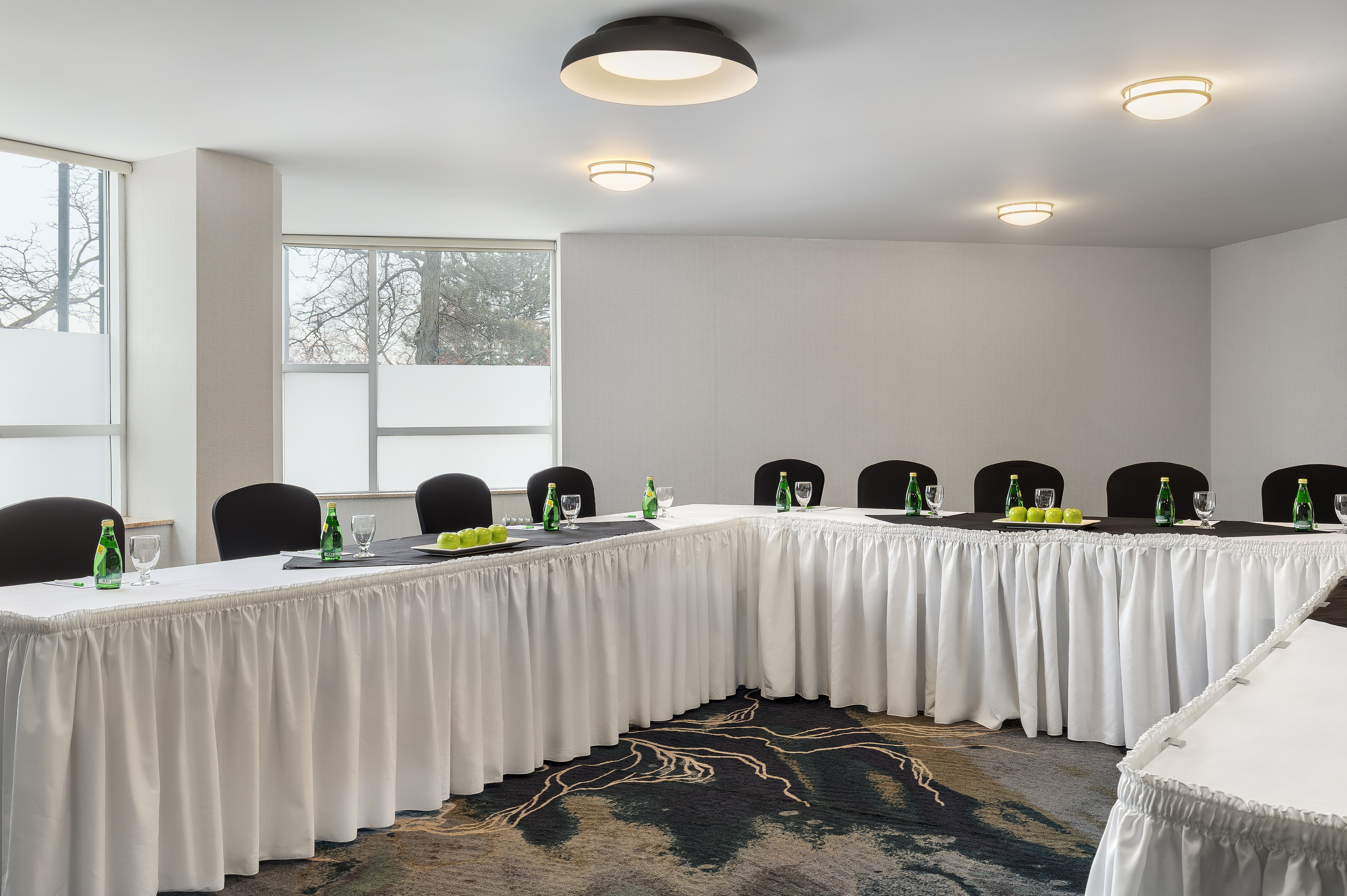 Holiday Inn Oakville Centre 16/81