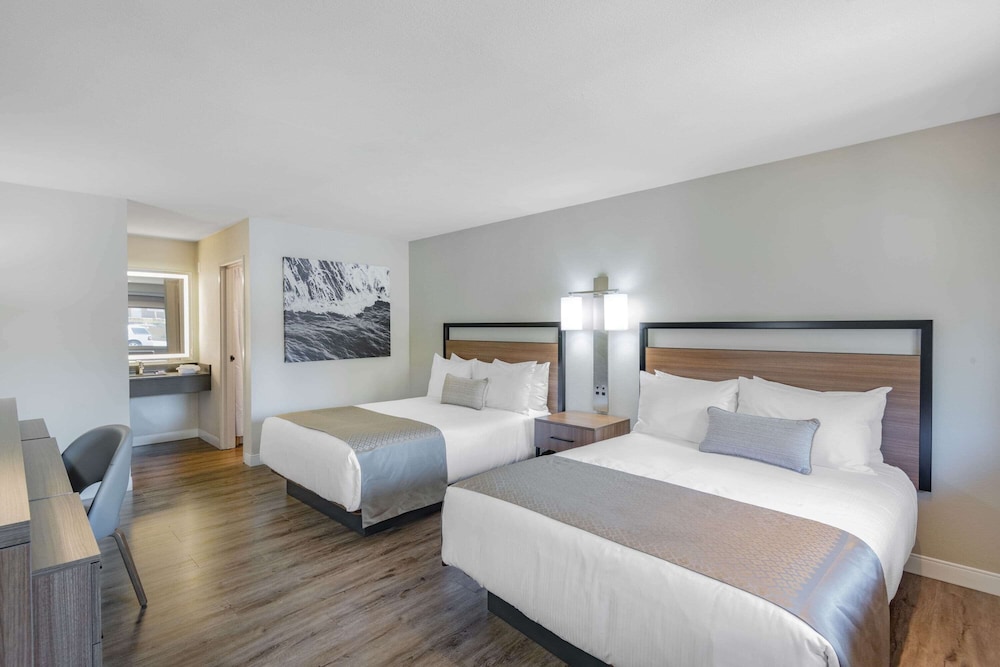 Wyndham Garden San Diego near SeaWorld 13/65