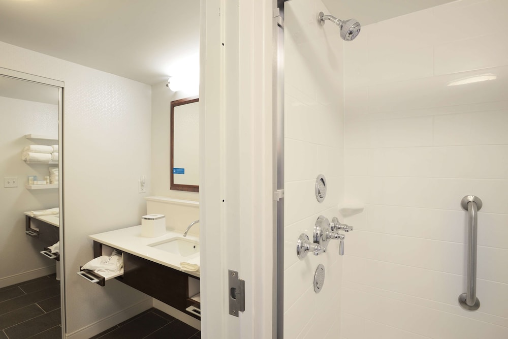Hampton Inn Suites Cincinnati Kenwood Oh 10/43