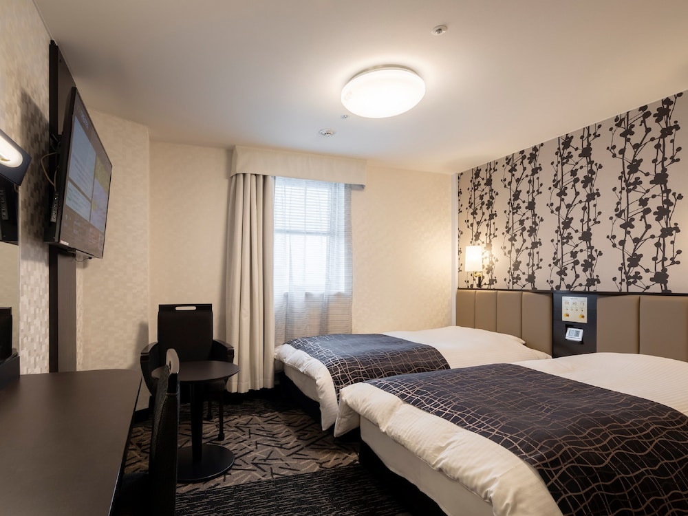 2 BEDROOMS, TWIN BEDS, SMOKING