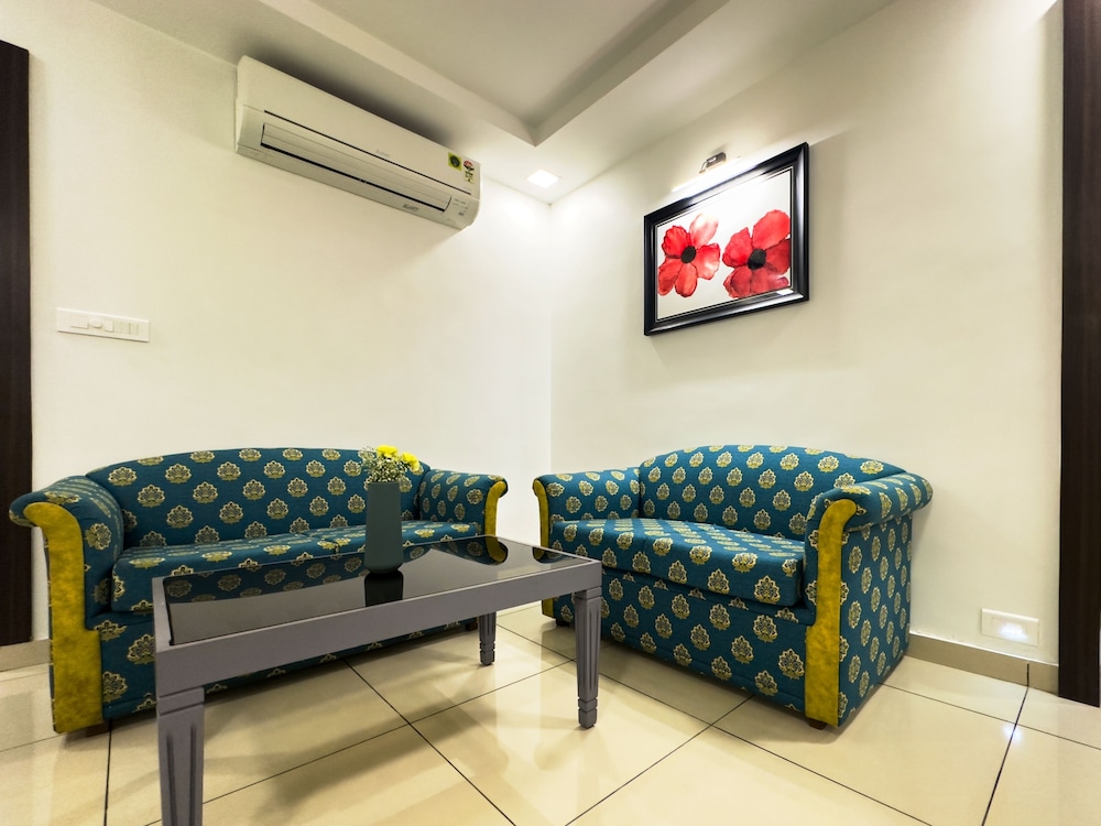 GRAND REGENT HOTEL 14/23