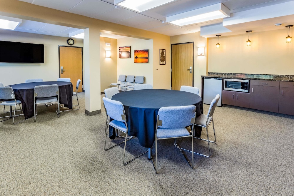 Americinn By Wyndham Proctor Duluth Black Woods 42/53