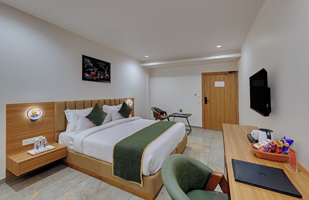 Comfort Inn Sapphire, Chandkheda 12/25