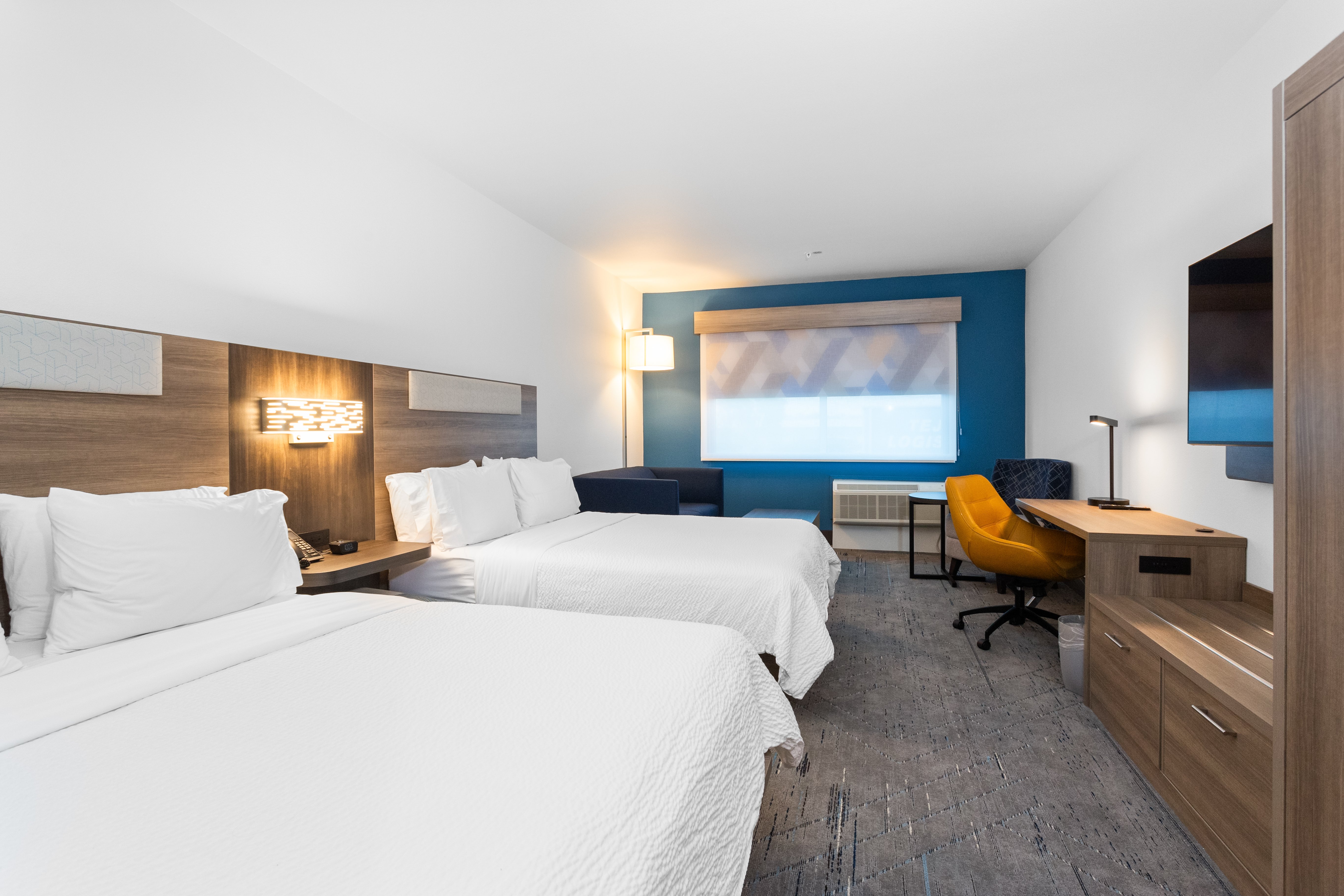 Suite, 2 Queen Beds, Sofa