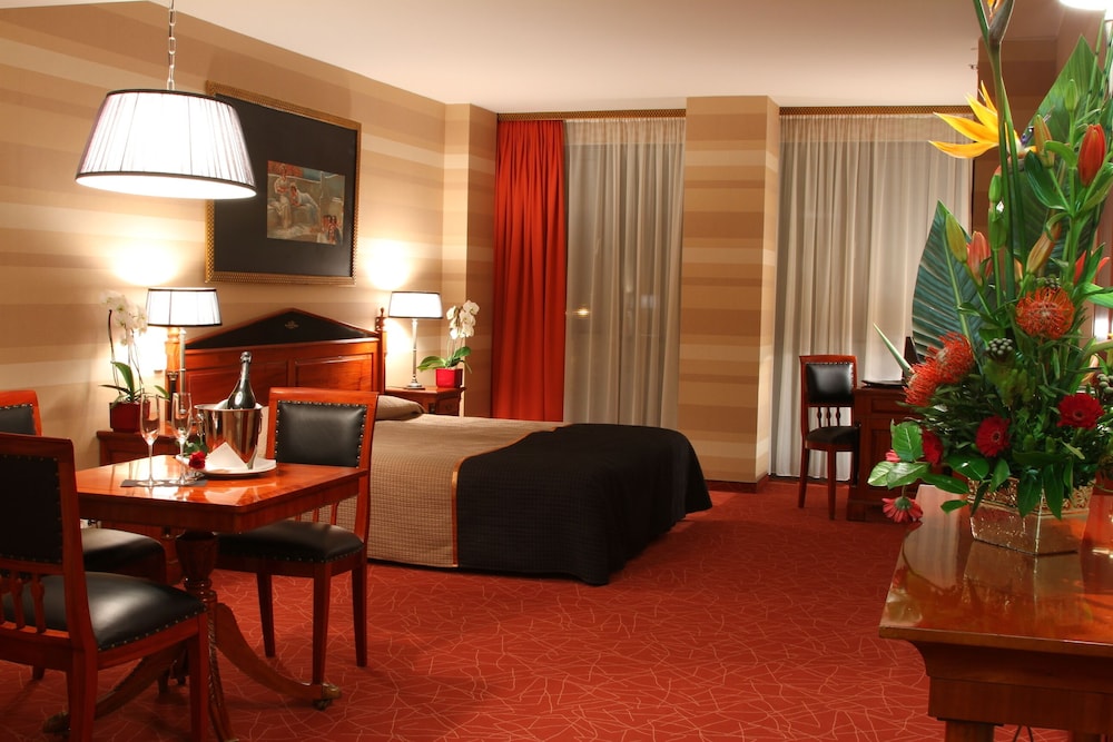 Divinus Hotel 48/71